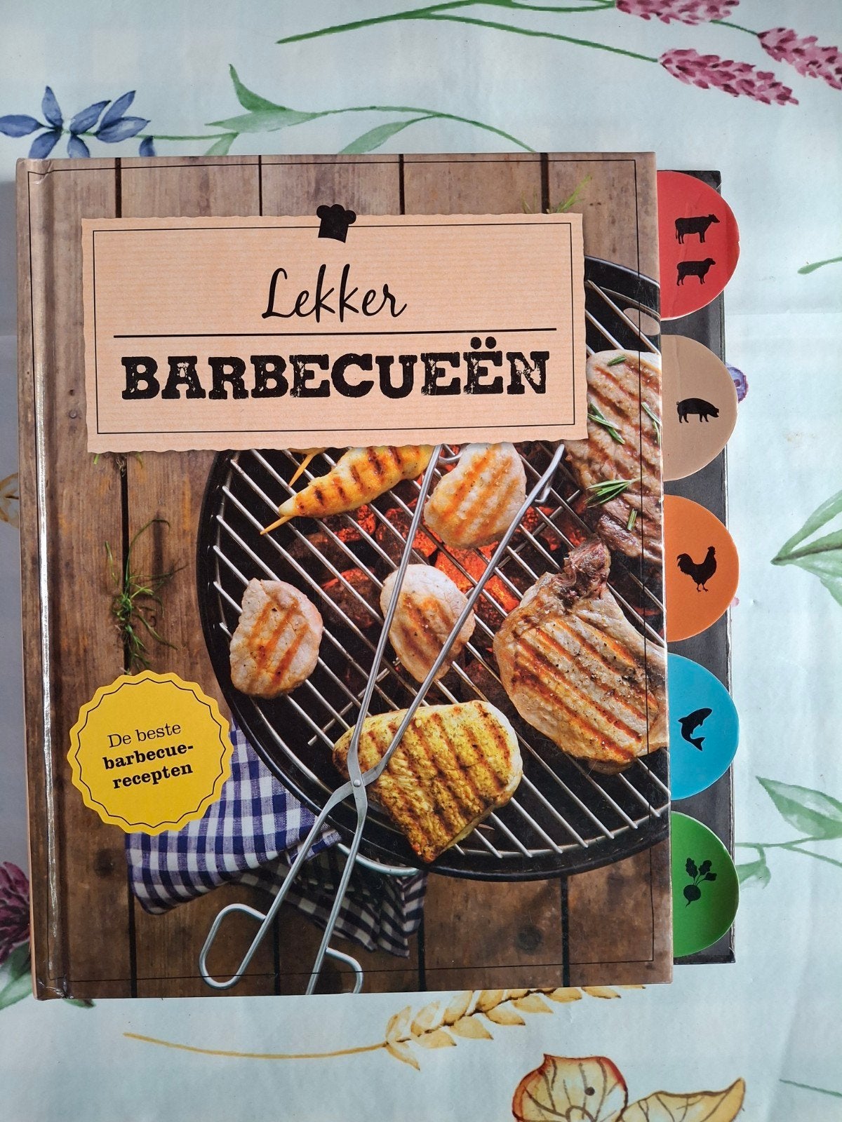 Lekker Barbecueën - Het beste barbecue recepten kookboek, Boeken, Kookboeken, Zo goed als nieuw, Hoofdgerechten, Overige typen