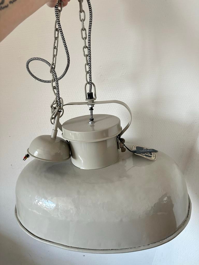 Basiclabel industriële hanglamp - Grijs/leger, Ophalen of Verzenden, Zo goed als nieuw, Metaal, 75 cm of meer