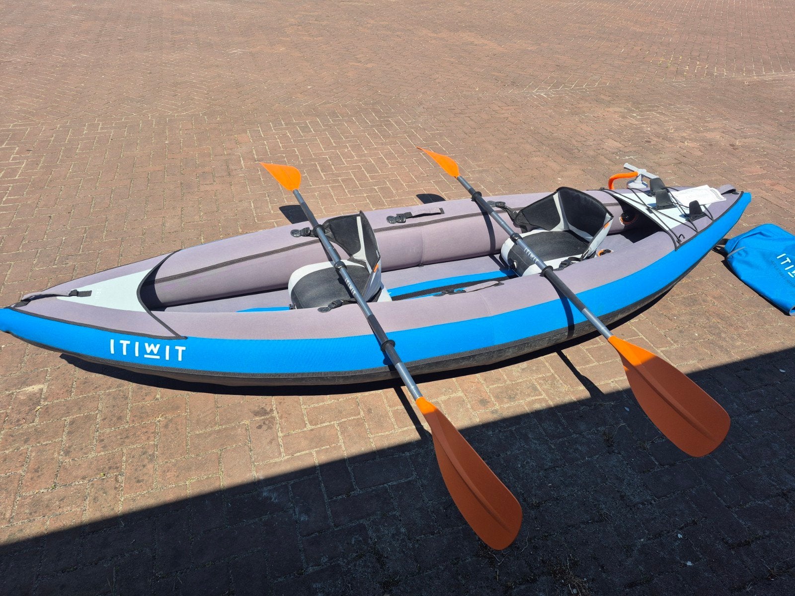 ITIWIT Opblaasbare Kajak 2-pers, peddels, pomp, zwemvesten, Watersport en Boten, Kajaks, Ophalen, Opblaasbaar, Zo goed als nieuw
