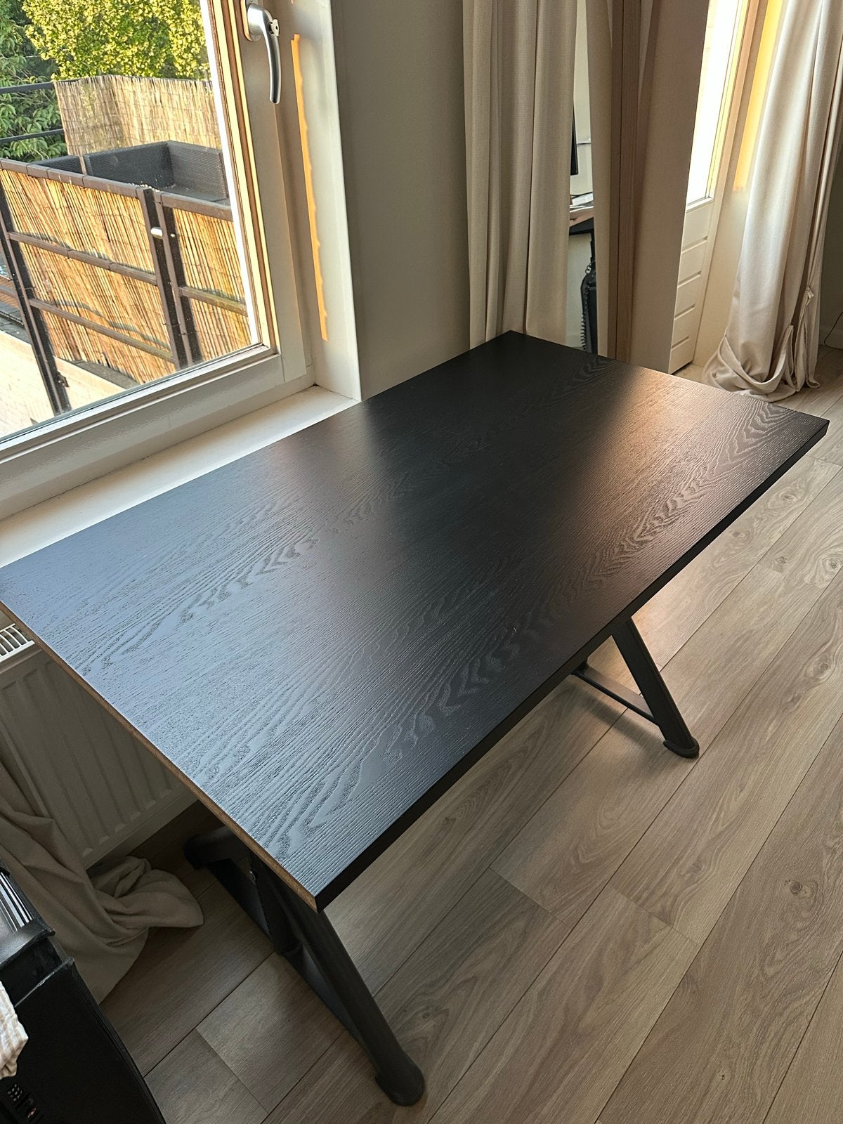 IKEA IDÅSEN Zit-sta bureau Zwart - Zo goed als nieuw, Ophalen, In hoogte verstelbaar, Zo goed als nieuw, IKEA