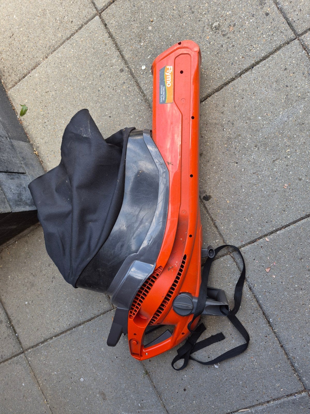 Flymo GardenVac 2500W Turbo Bladblazer/Bladzuiger, Ophalen, Gebruikt, Met opvangzak, Ruggedragen
