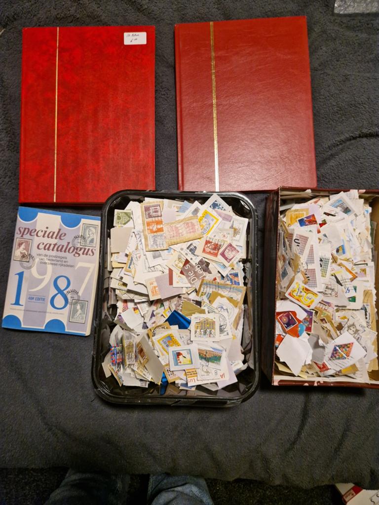 Postzegels + boeken, Ophalen of Verzenden