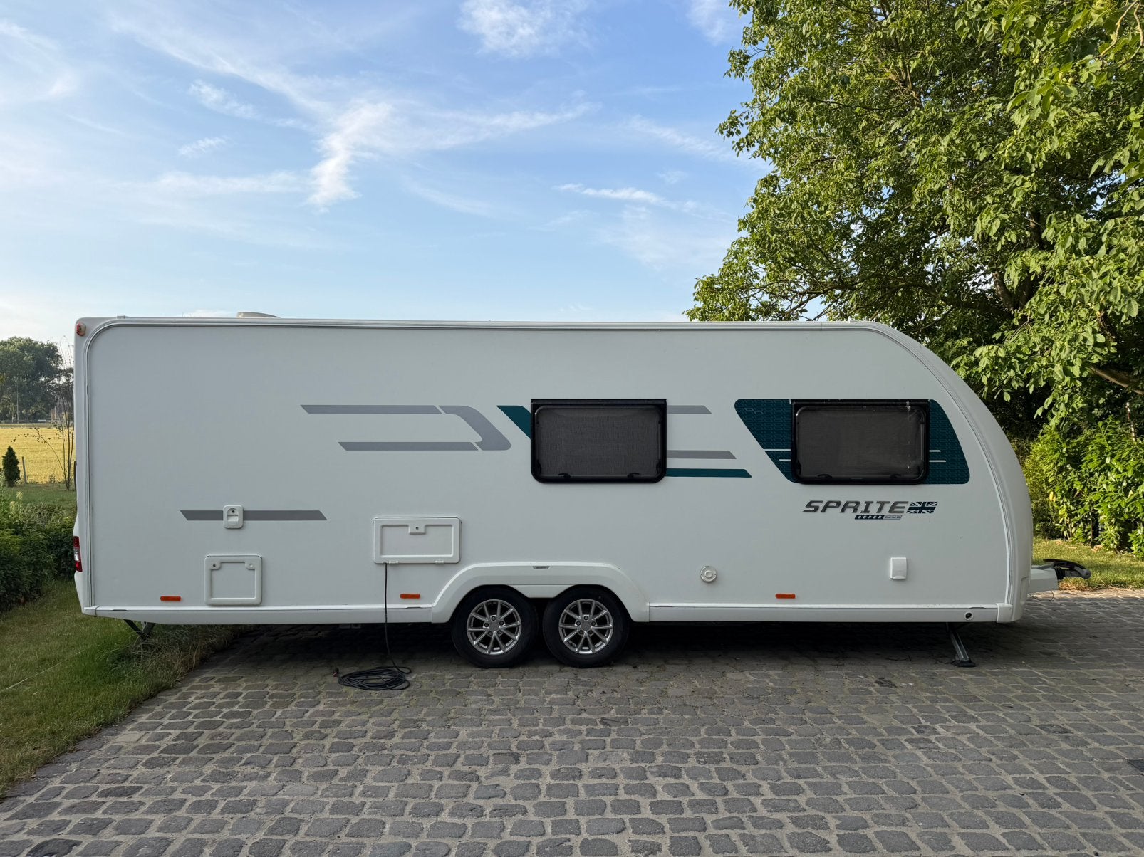 Sprite Swift super Quattro DB, Stapelbed, 1800kg, douche!!, Caravans en Kamperen, Standaardzit, Schokbreker, Particulier, 6 tot 7 meter