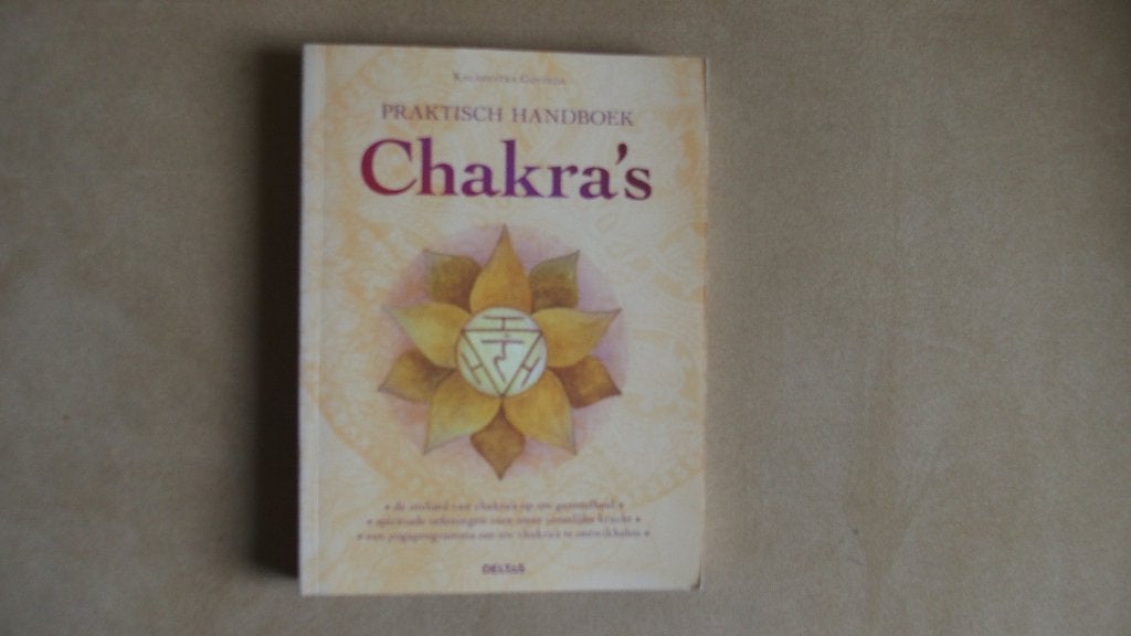 Chakra's - Praktische handboek, Achtergrond en Informatie, Spiritualiteit algemeen, Zo goed als nieuw, K. Govinda
