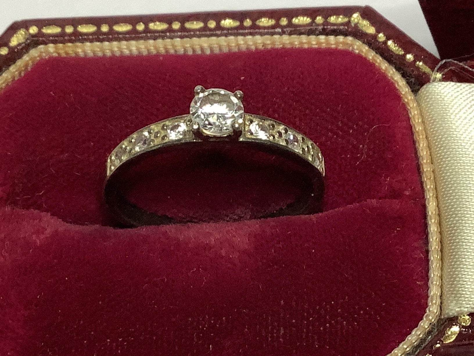 ZILVEREN RING 925 MET WITTE EDELSTENEN, Verzenden, Zilver, Ring, Met edelsteen