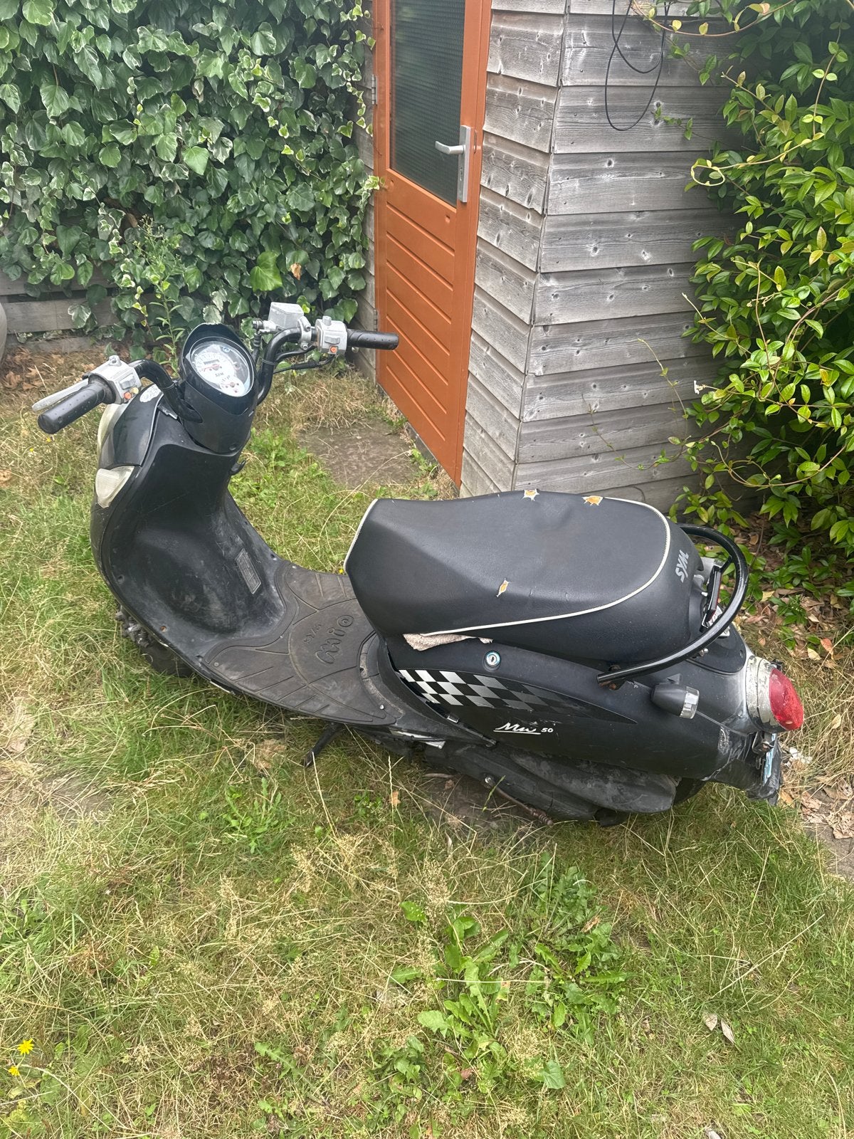 Sym Mio 50cc - Gestolen en beschadigd, start wel, Fietsen en Brommers, Snorfietsen en Snorscooters, Ophalen, Gebruikt, Benzine