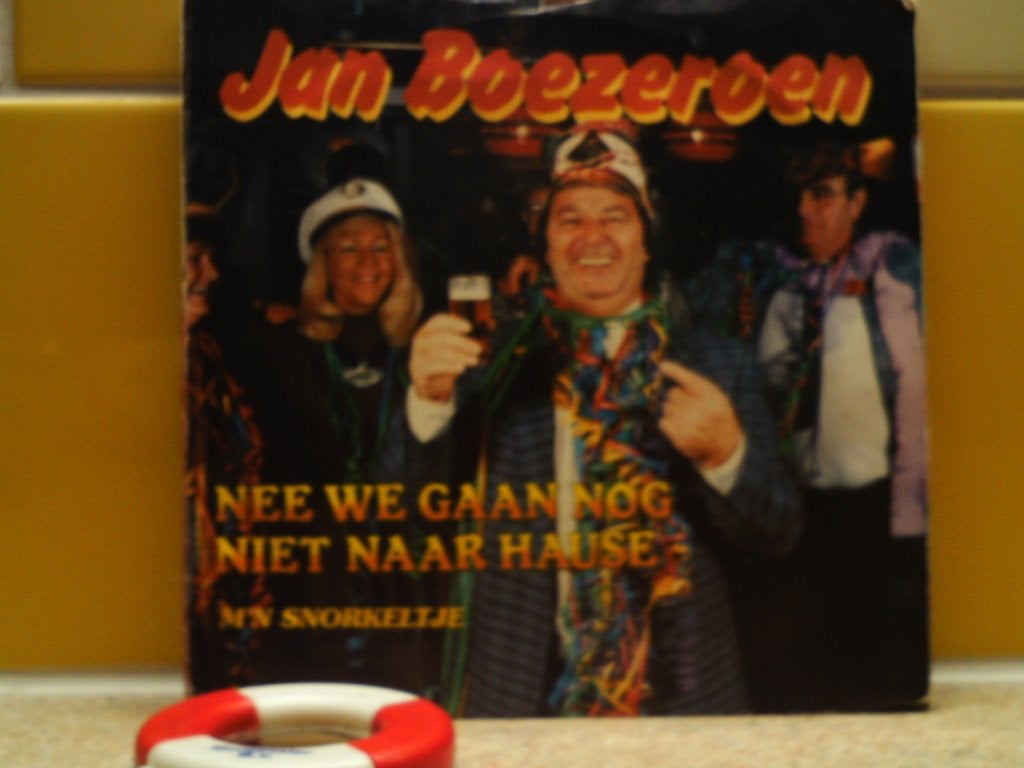 Jan Boezeroen - Nee We Gaan Nog Niet Naar Hause   25o, 7 inch, Ophalen of Verzenden, Zo goed als nieuw, Beschermende buitenhoes