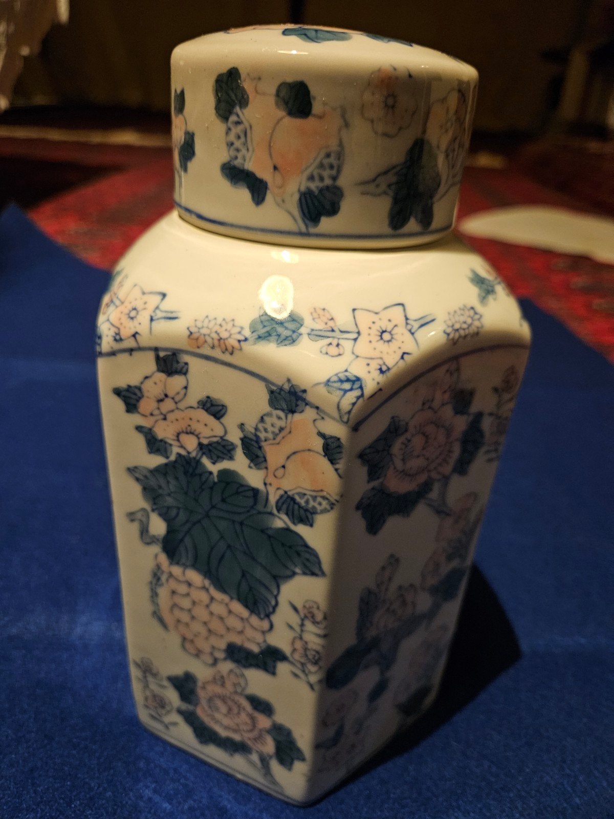 Vintage Chinese Porseleinen Theebus met Bloemenpatroon, Antiek en Kunst, Ophalen