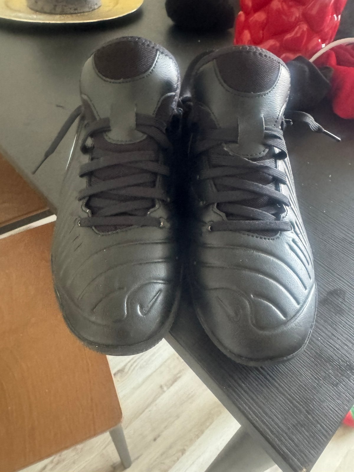 Nike tiempo zaal voetbal schoen zwart en cyan blauw, Sport en Fitness, Ophalen, Gebruikt, Maat XS of kleiner, Schoenen