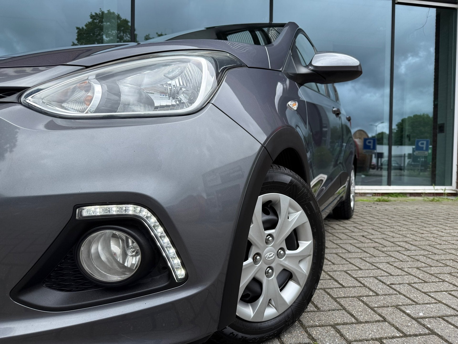 Hyundai I10 1.0i i-Motion Comfort Plus - Airco - Media - LED, Auto's, Stof, Gebruikt, Bedrijf, Handgeschakeld