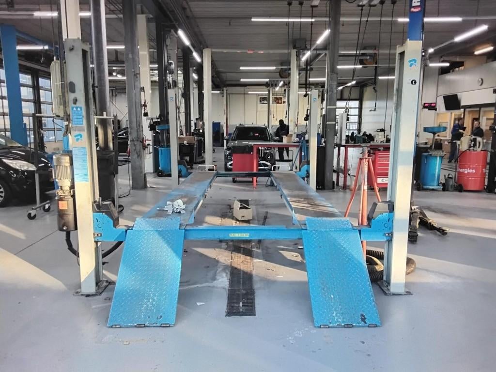 Ravaglioli RAV 421  vierkoloms hefbrug  3500kg, Ophalen, Gebruikt, Paderbornstraat 1, Info@wolftools.nl