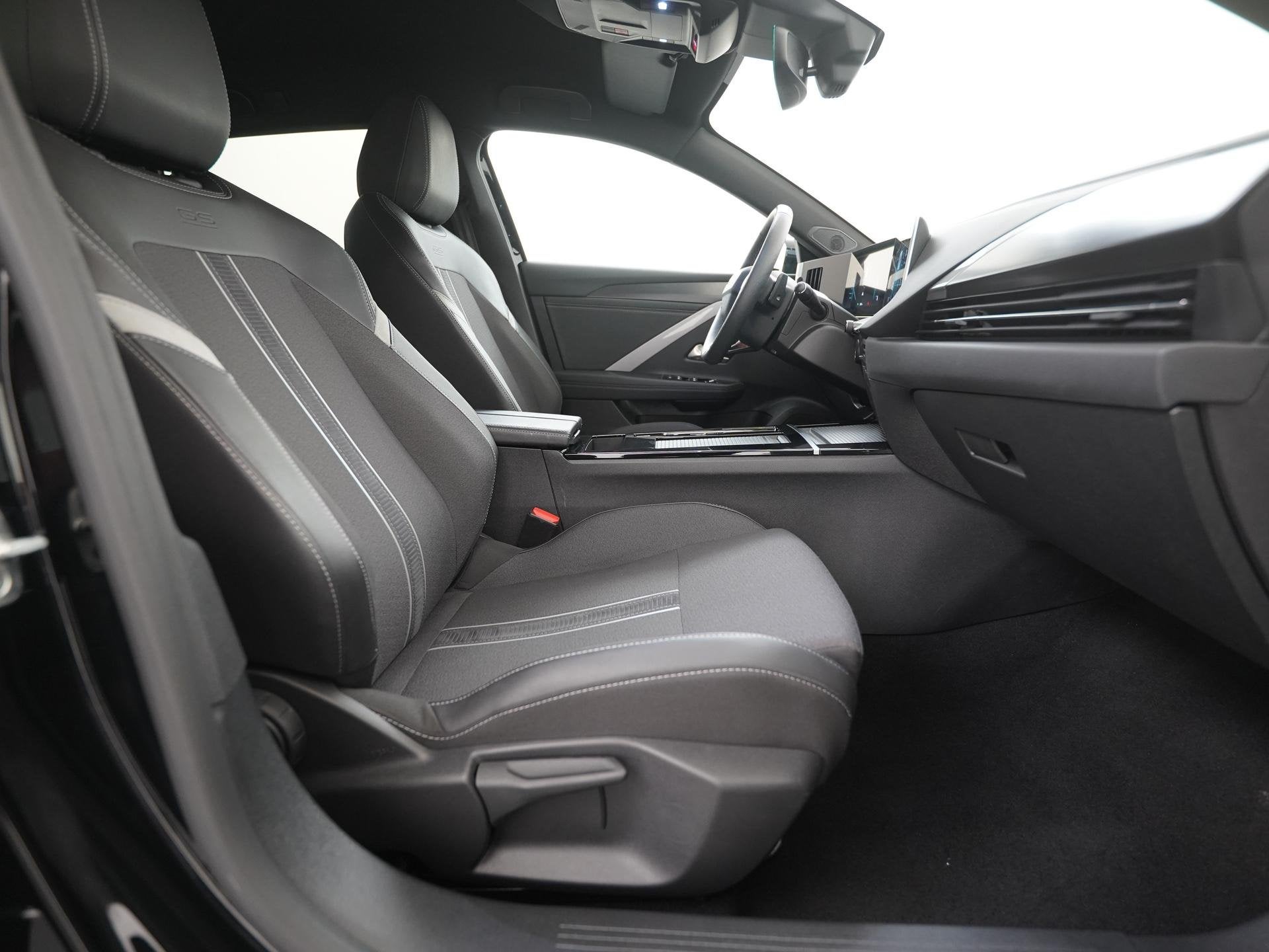Opel Astra Sports Tourer 1.2 Turbo Hybrid GS | Head-Up | Mat, Auto's, 136 pk, Euro 6, 1199 cc, Zwart