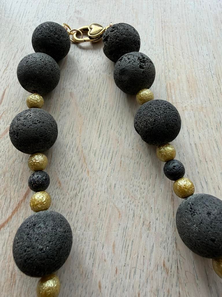 Ketting met vnl lavasteen, Ophalen of Verzenden, Zo goed als nieuw, Zilver, Overige materialen