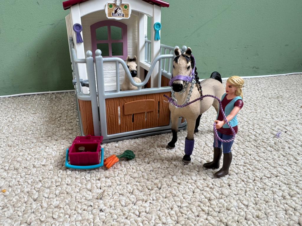 Schleich medische stal, met paardjes, Ophalen of Verzenden, Zo goed als nieuw