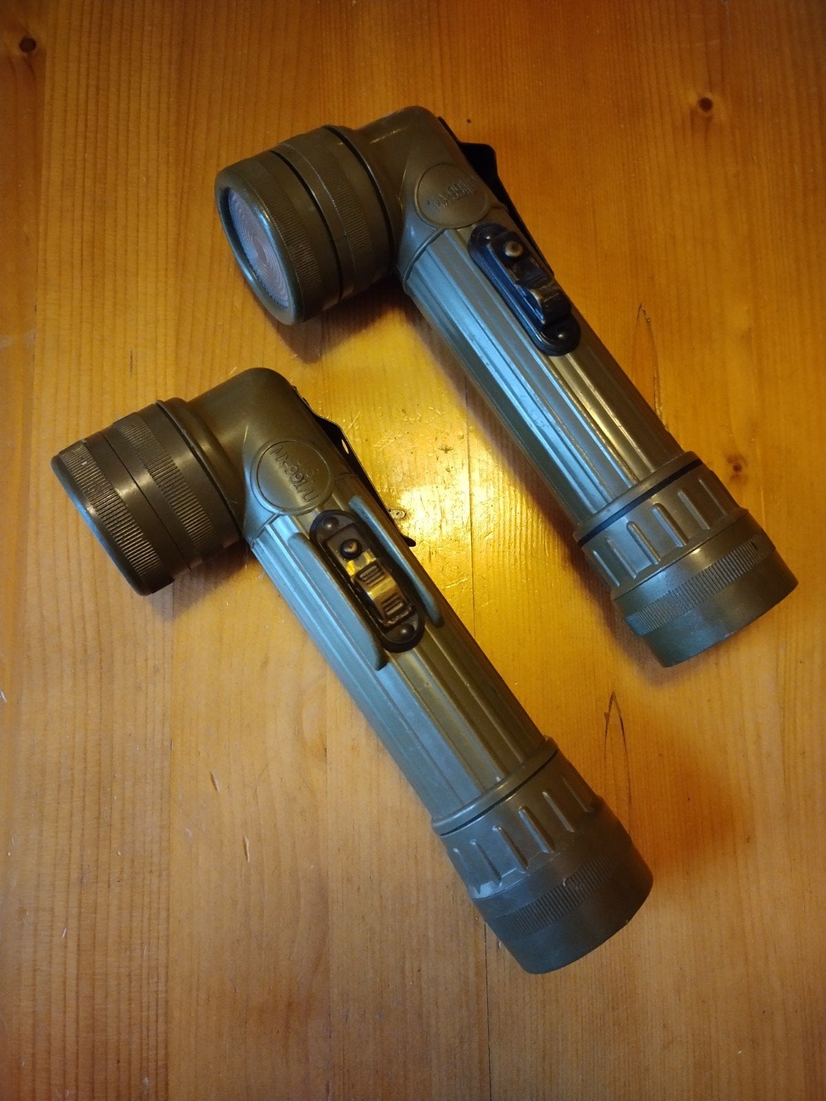 2x Vintage Militaire Zaklampen - Gebruikt, Ophalen of Verzenden, Batterij