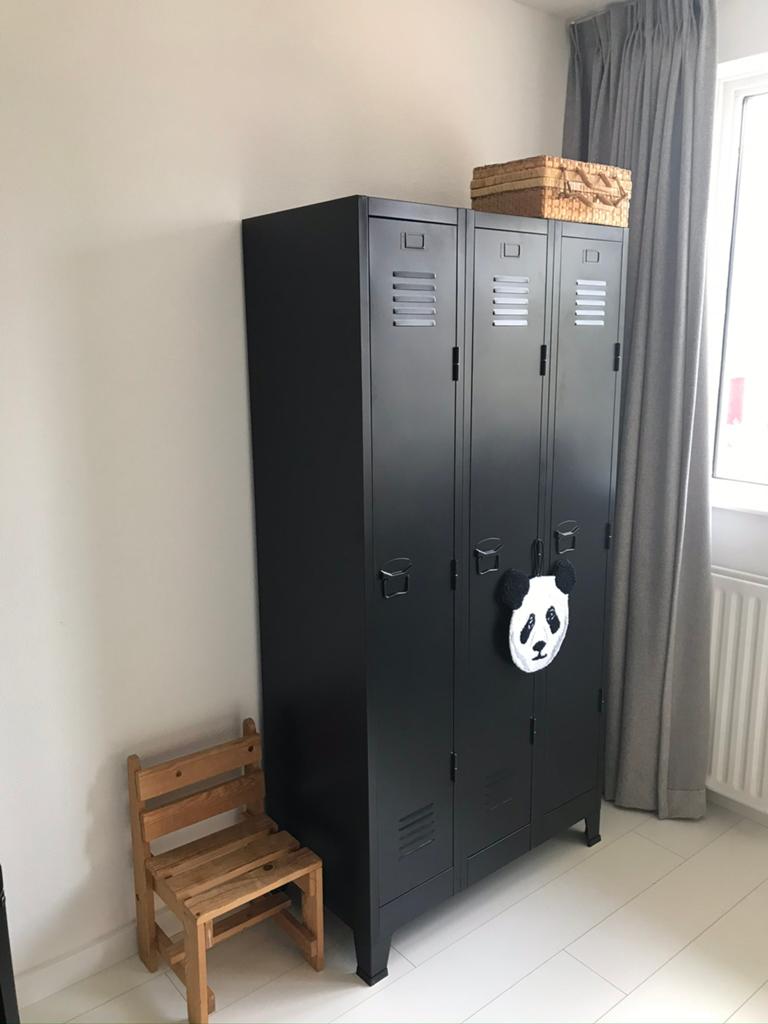 Industriele zwarte locker garderobekast 3 deurs, Ophalen, Zo goed als nieuw