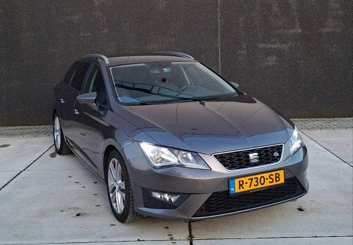 Seat Leon 1.8 TSI FR 180PK donker grijs afn trekhaak, Auto's, Voorwielaandrijving, Zwart, 4 cilinders, Leder en Stof