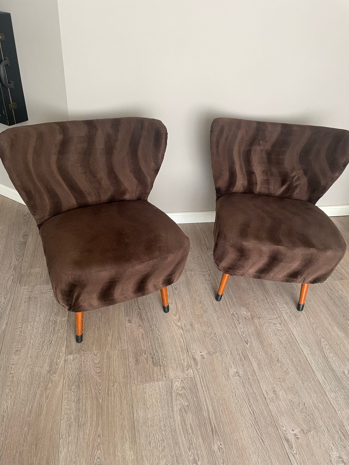 Twee lage fauteuiltjes, bruin, stof, Huis en Inrichting, Fauteuils, Ophalen, Gebruikt, Minder dan 75 cm, 50 tot 75 cm