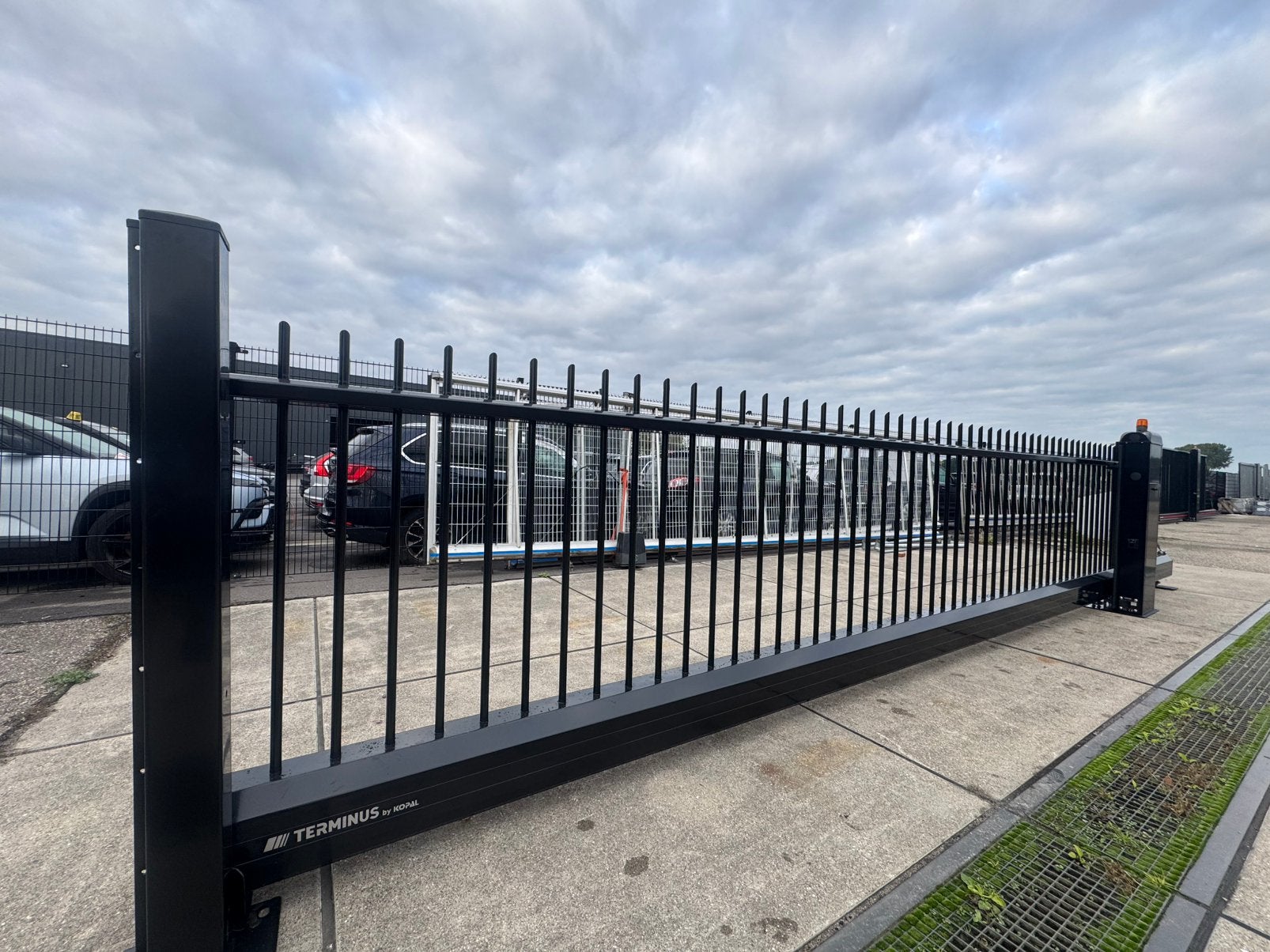 Nieuwe Automatische schuifpoort Ral 9005, Tuin en Terras, Ophalen, Zo goed als nieuw, IJzer, Tuinhek