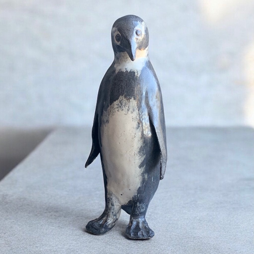 Prachtig handgemaakt keramieken pinguïnbeeld W Vonk gesign., Ophalen