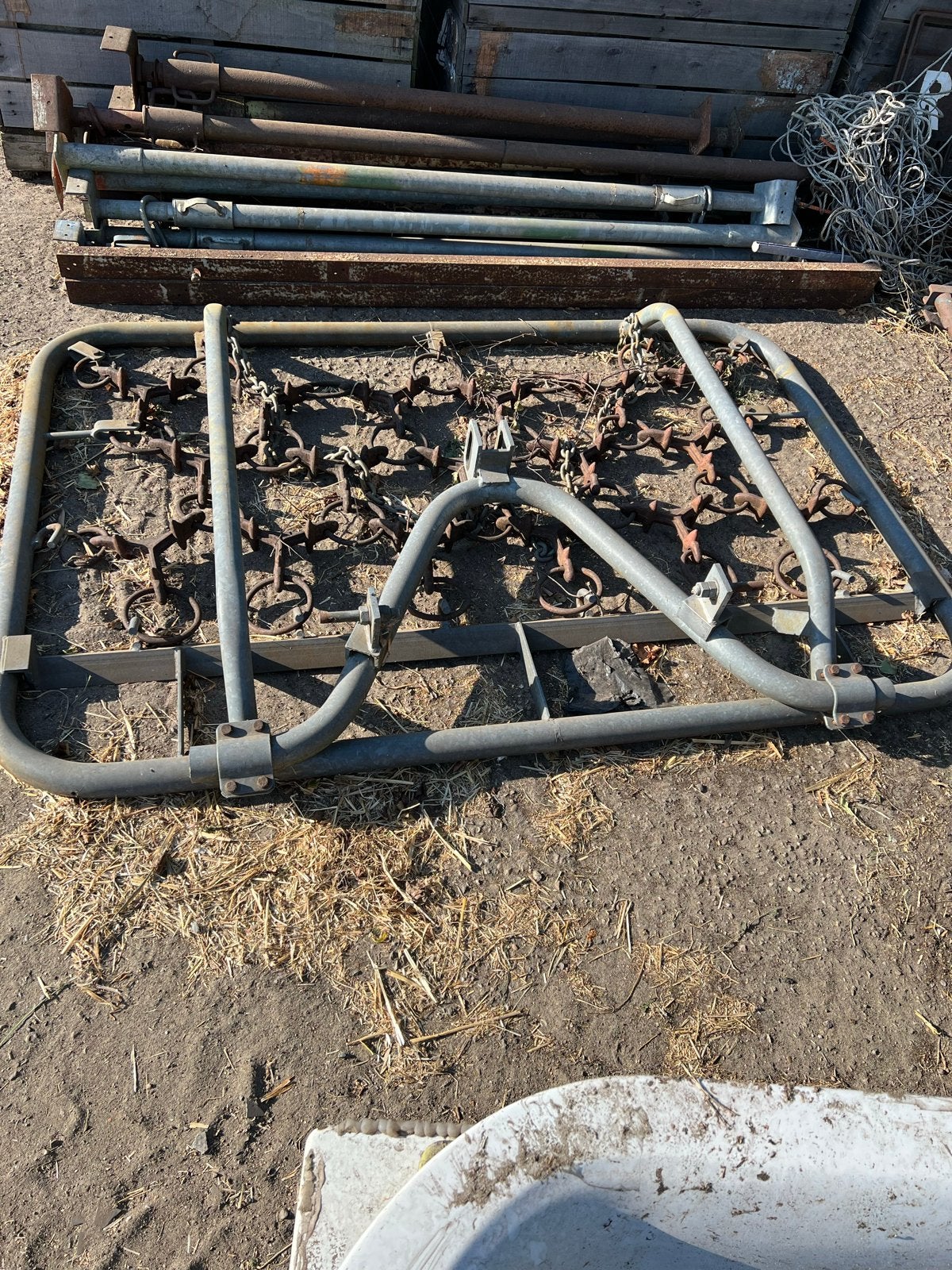 Grondbewerkingswerktuig met kettingen, Ophalen