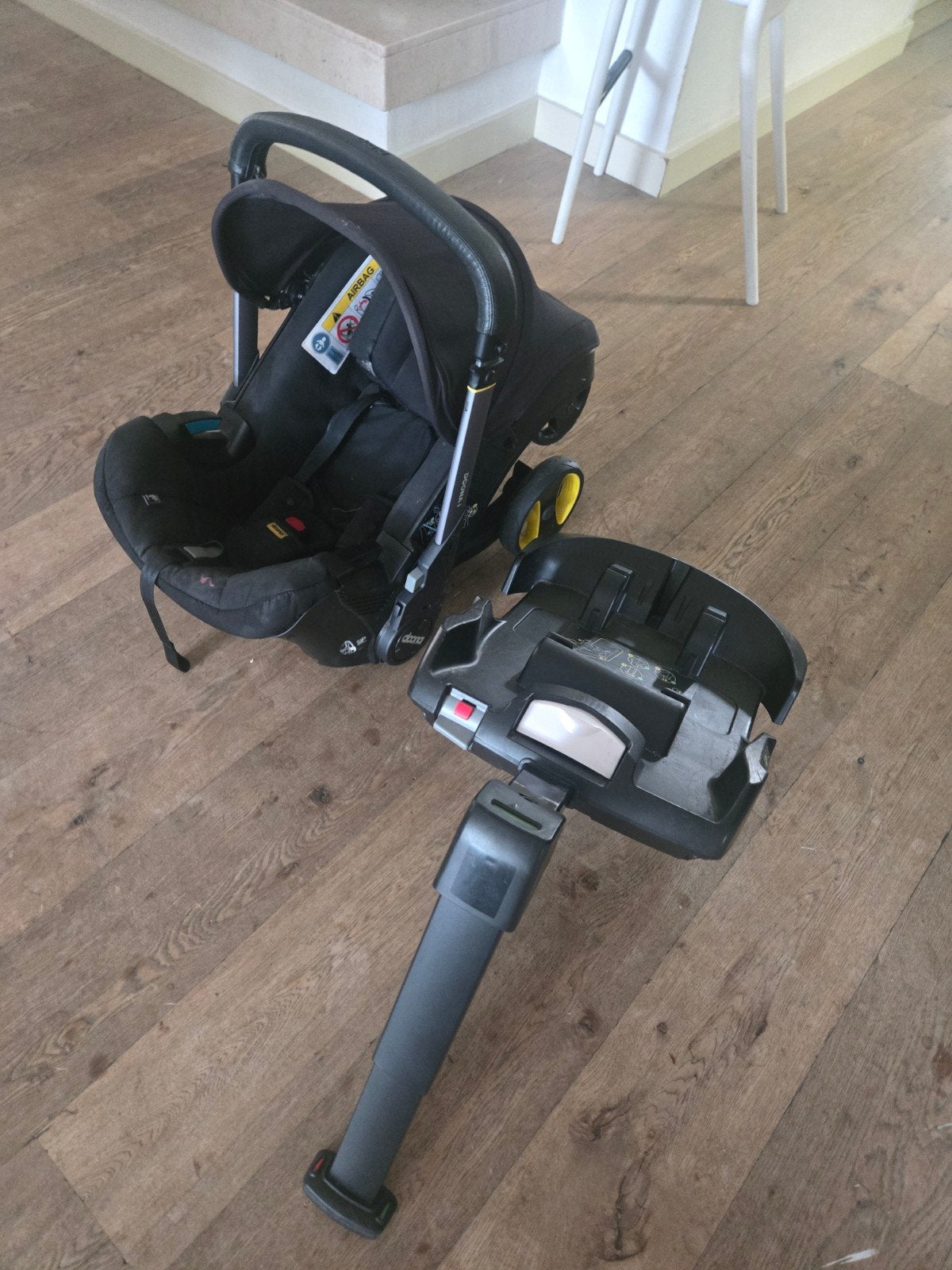 Doona i Autostoel/Buggy 2-in-1 + i Isofix Base Black, Zo goed als nieuw, Isofix, 0 t/m 13 kg, Ophalen