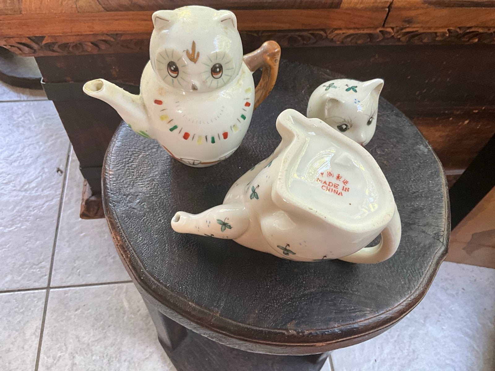 Leuke theekannetjes: uil en poesje - Made in China, Antiek en Kunst, Ophalen of Verzenden