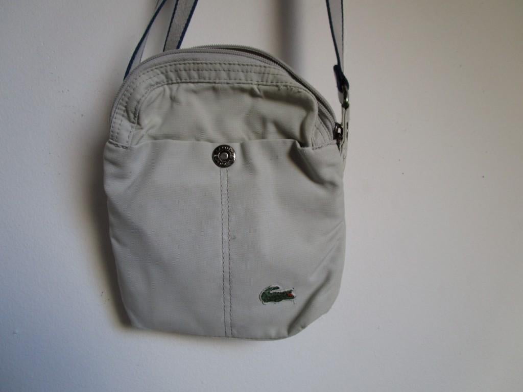 Nr.107: Lacoste tasje Manbag Crossbody Tas licht grijs orig, Ophalen of Verzenden, Zo goed als nieuw, Lacoste