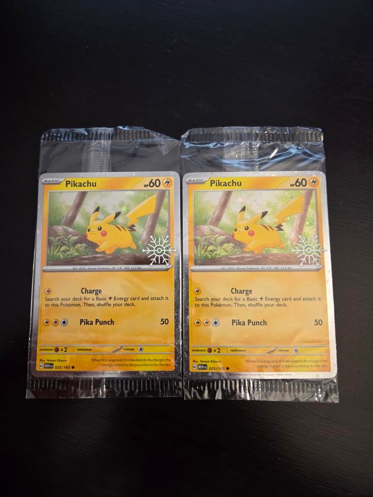 Sealed Pokémon Pikachu Holiday Calender (snowflake)- 025/165, Ophalen of Verzenden, Zo goed als nieuw, Meerdere kaarten