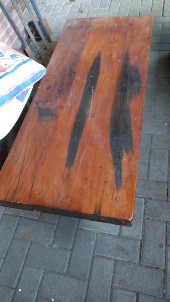 zware. massief  houten salontafel, Ophalen, Rechthoekig, 100 tot 150 cm, 50 tot 100 cm