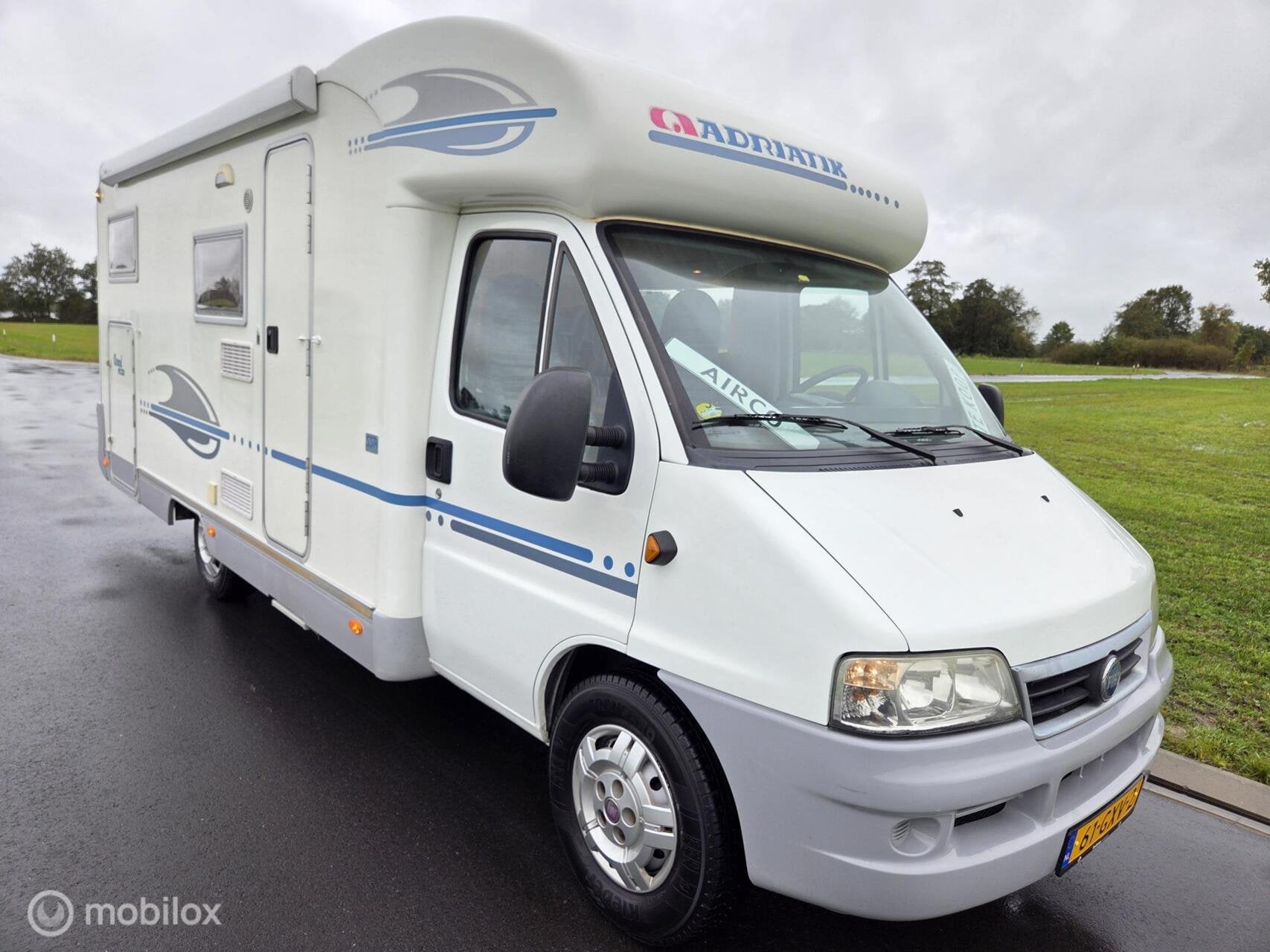 Adria Coral 660 enkele bedden 128pk ☆Trekhaak, 2005, Airco, Caravans en Kamperen, 6 tot 7 meter, Bedrijf, Adria, 6 tot 7 meter