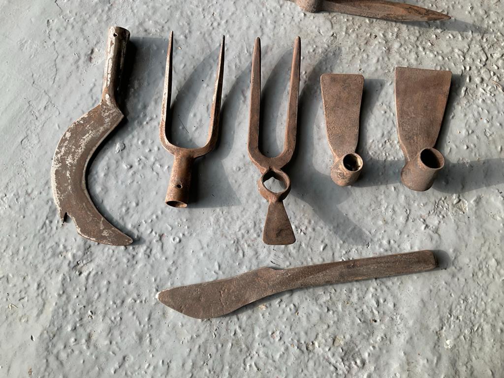 Oud origineel gesmeed stalen Frans gereedschap, Ophalen