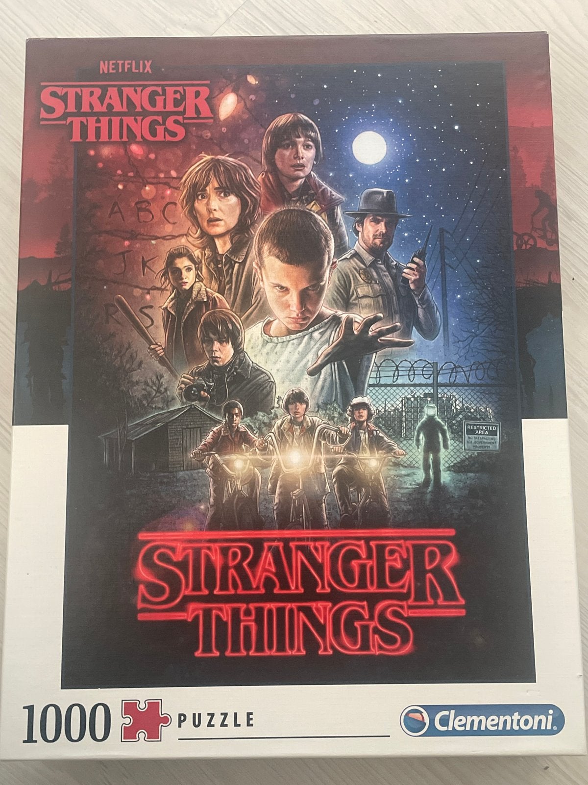 Clementoni Stranger Things Legpuzzel 1000 stukjes, Hobby en Vrije tijd, Ophalen of Verzenden, 500 t/m 1500 stukjes, Zo goed als nieuw