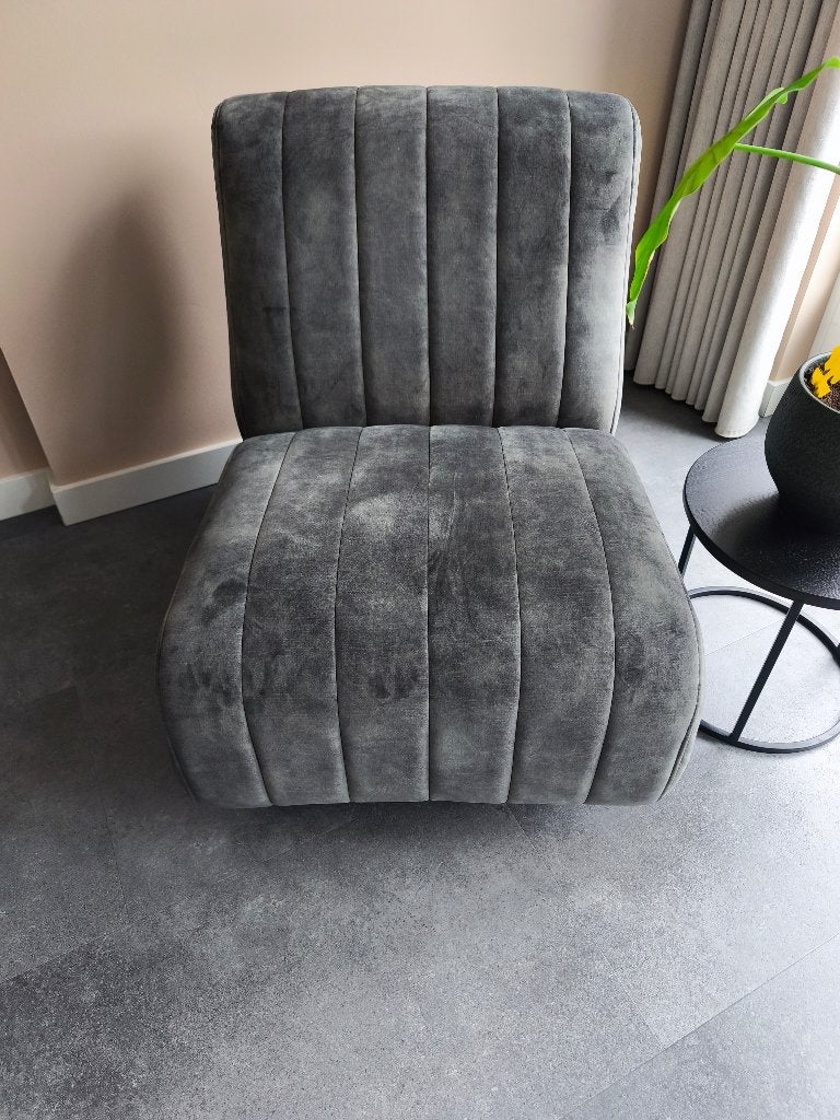 Comfortabele grijze fluwelen fauteuil, Huis en Inrichting, Fauteuils, Ophalen, 75 tot 100 cm, Zo goed als nieuw, Stof