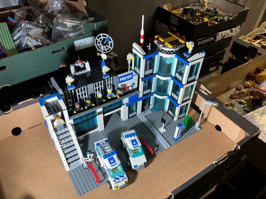 LEGO City Politiebureau met voertuigen en figuren, Ophalen, City, Lego, Zo goed als nieuw