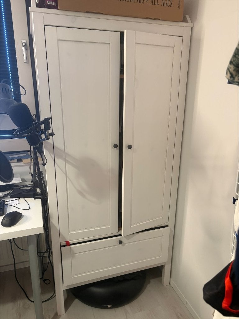 GRATIS: kledingkasten en bureau - Sliedrecht - MOET SNEL WEG, Ophalen, Gebruikt, Met klep(pen), 50 tot 100 cm