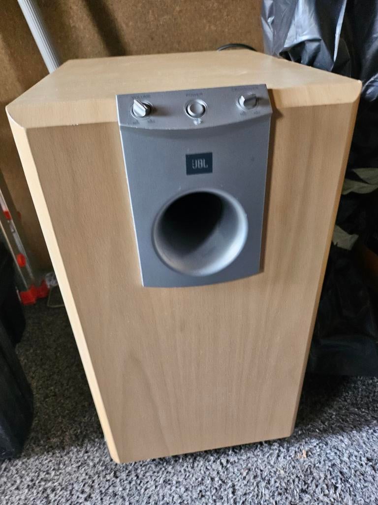 JBL SUB138 Subwoofer - Uitstekende staat, lichte houtkleur, Audio, Tv en Foto, Luidsprekers, Ophalen, Zo goed als nieuw, Subwoofer