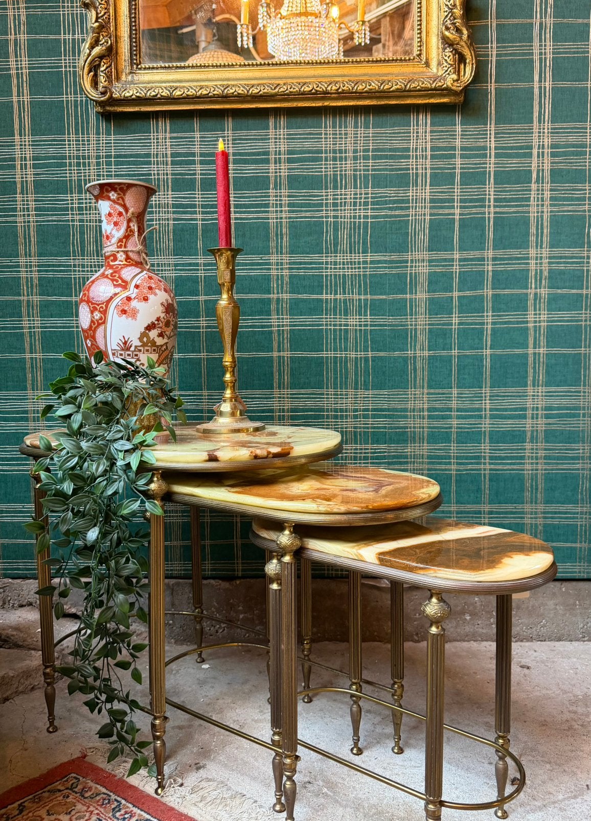 Set van 3 vintage nesttafels met onyx en messing, Gebruikt, Metaal of Aluminium, Vintage, 55 tot 75 cm