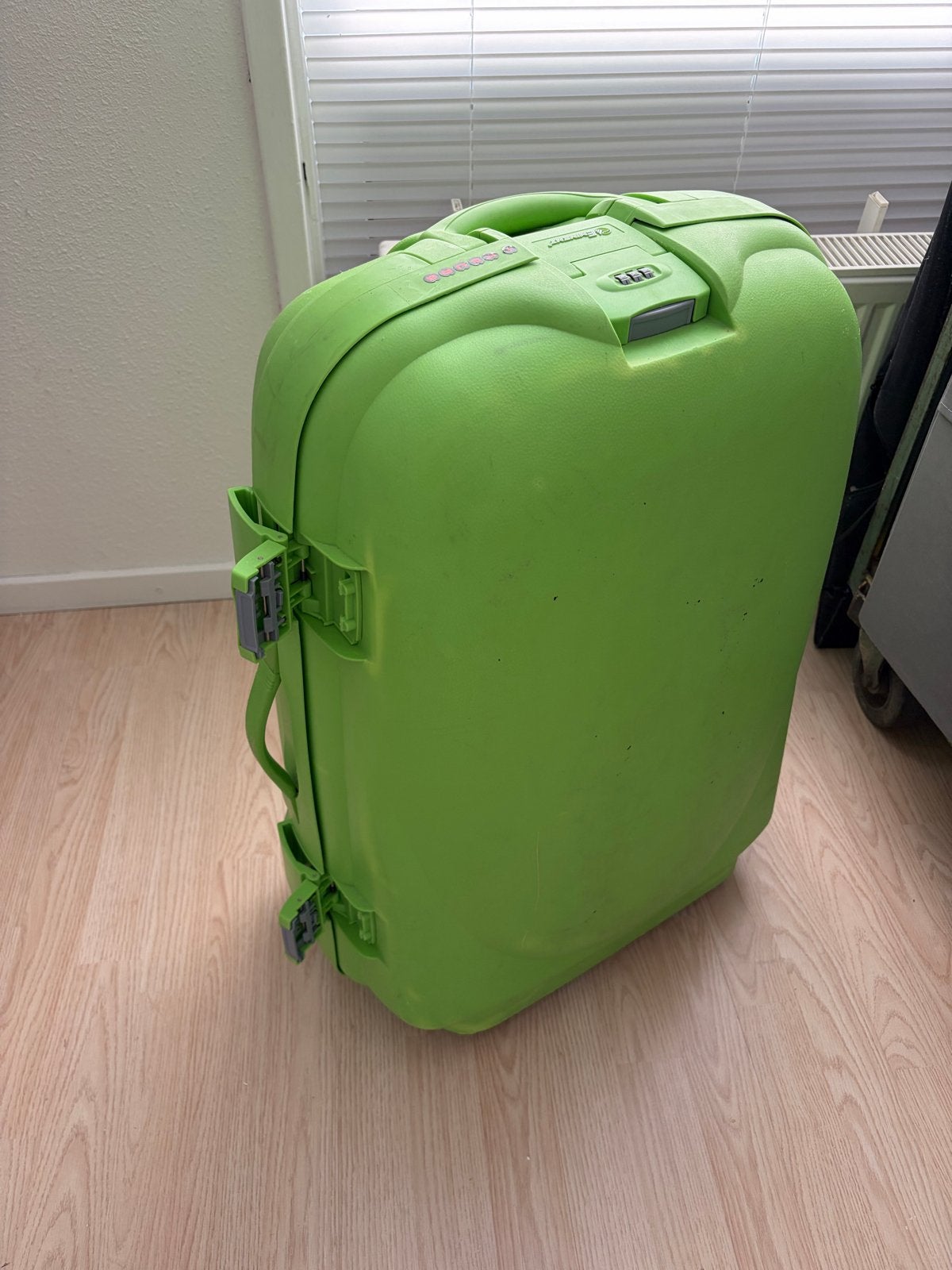 Eminent koffer 360 - Groen, met slot en wieltjes, Gebruikt, Hard kunststof, Slot, 35 tot 45 cm