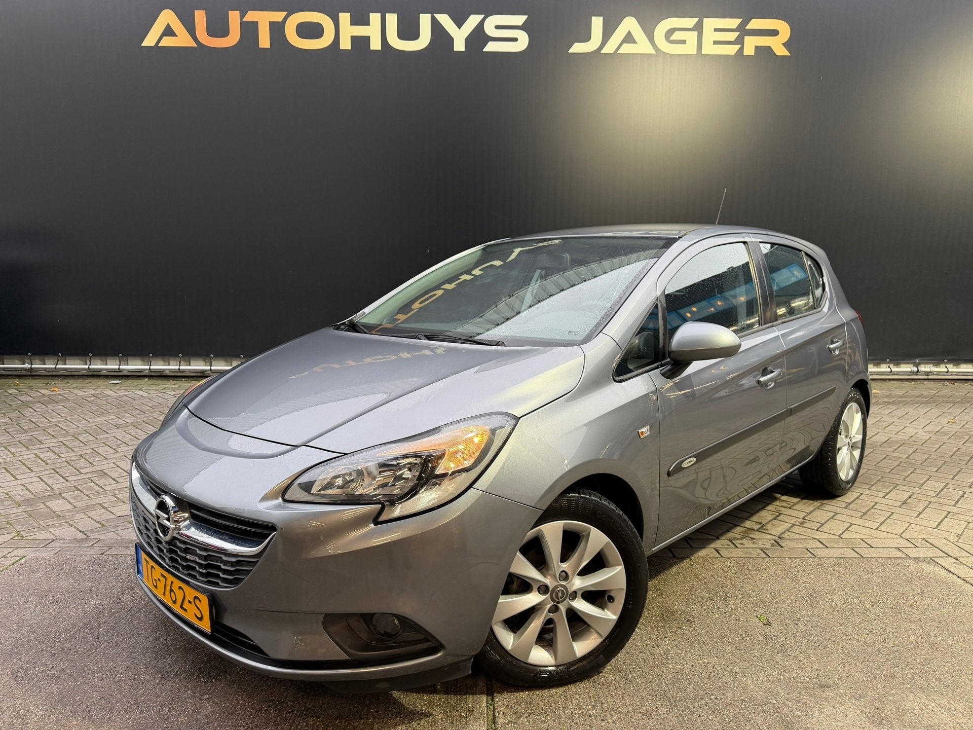 Opel Corsa 1.4 Favourite NL auto Unieke kmstand !, Auto's, Voorwielaandrijving, Dealer onderhouden, Gebruikt, 4 cilinders