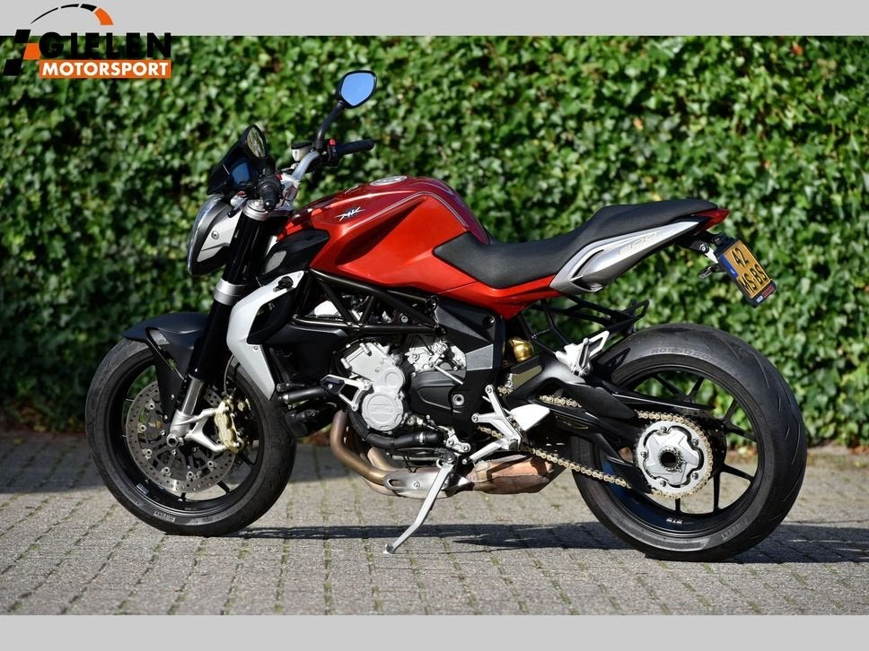 MV Agusta Brutale 800 eos 2015, Via Giovanni Macchi, 144 21100 Varese, Italy, Bedrijf, 3 cilinders, Meer dan 35 kW