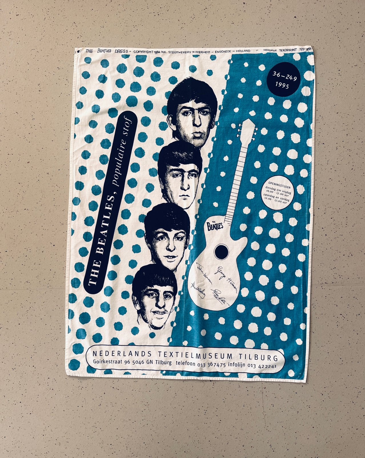 Zeldzame Beatles dress textiel poster TextielMuseum Tilburg, Ophalen of Verzenden, A1 t/m A3
