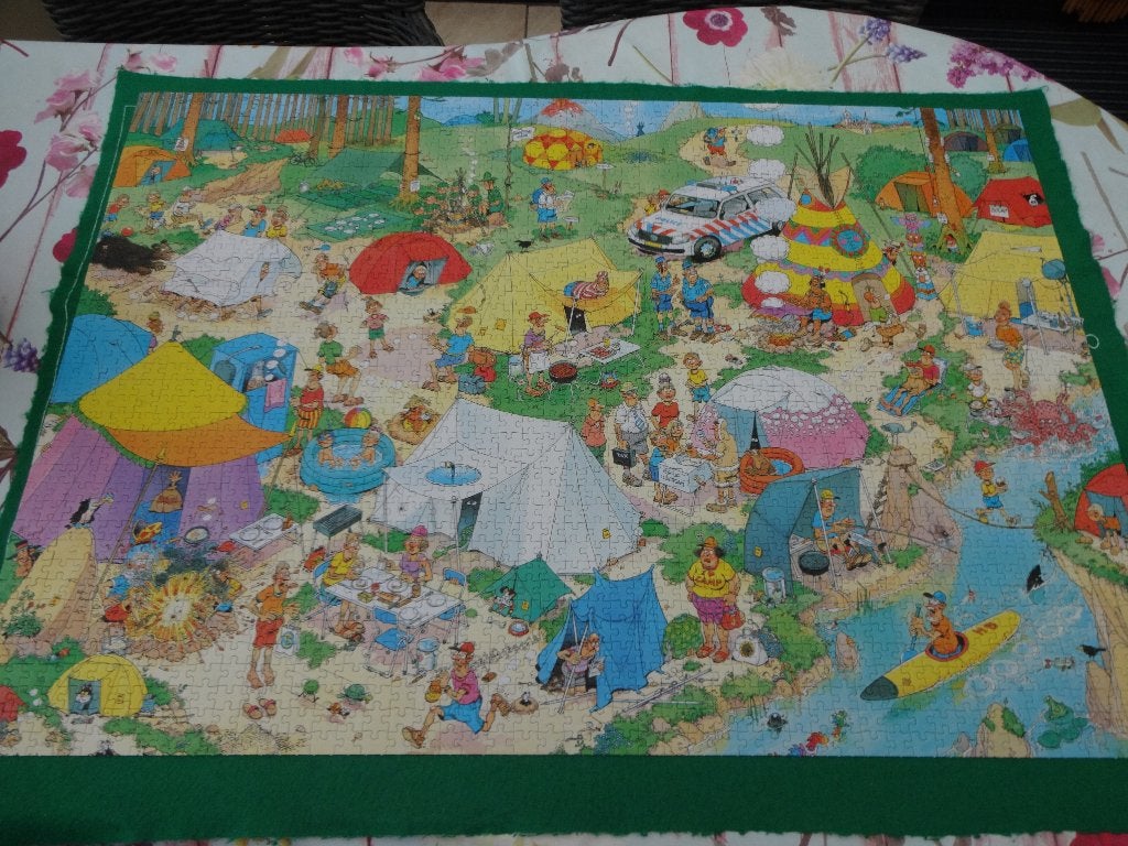 Jan van Haasteren puzzel Kamperen in het Bos van JUMBO 2.000, Ophalen of Verzenden, Meer dan 1500 stukjes, Zo goed als nieuw, Legpuzzel