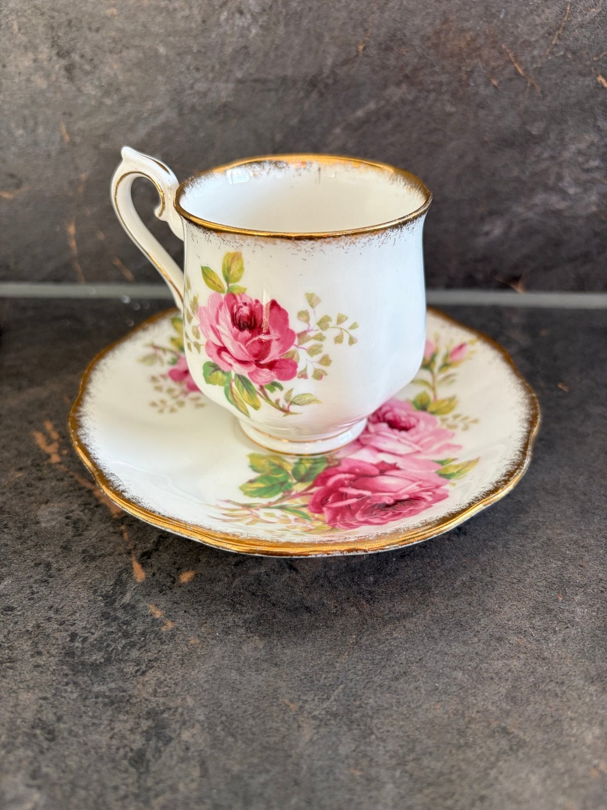 Vintage Royal Albert American Beauty kop en schotel, Ophalen of Verzenden