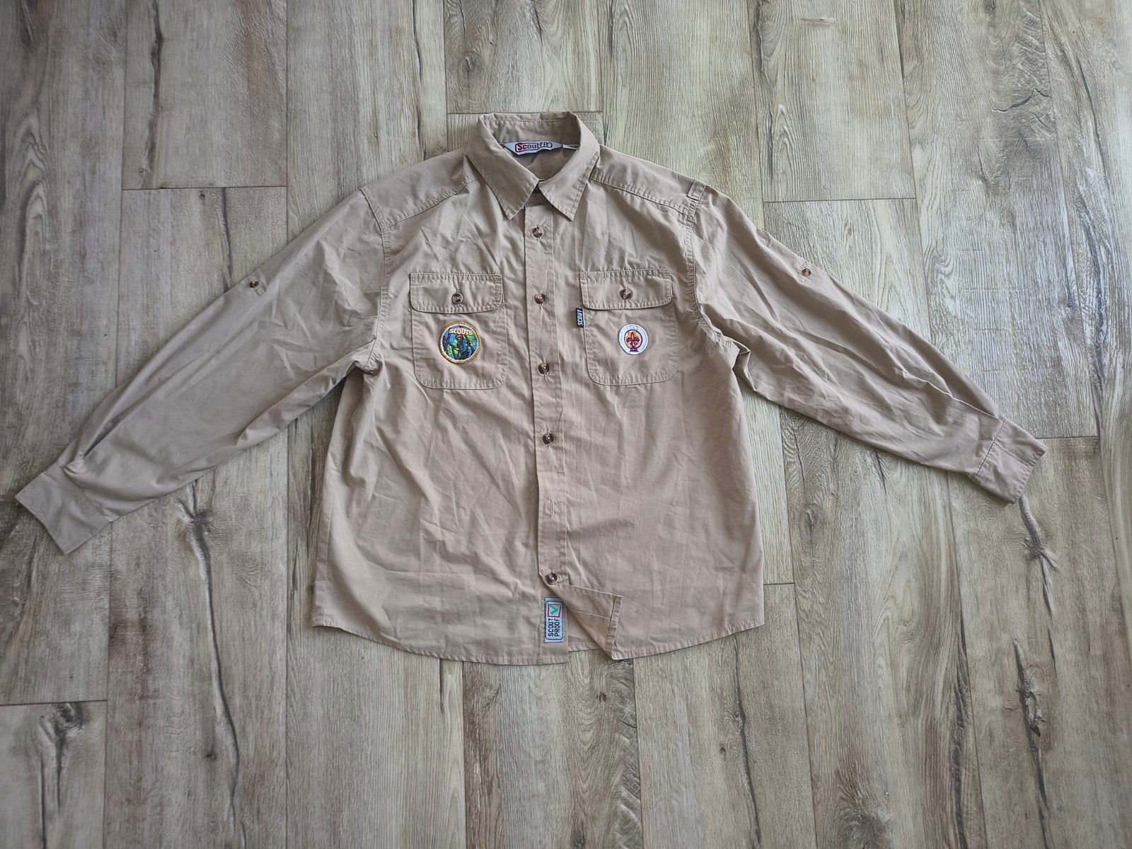 Mooie beige scoutingblouse, Scouts uniform, Scoutfit, 152., Verzamelen, Onb, Ophalen of Verzenden, Kleding, Onb