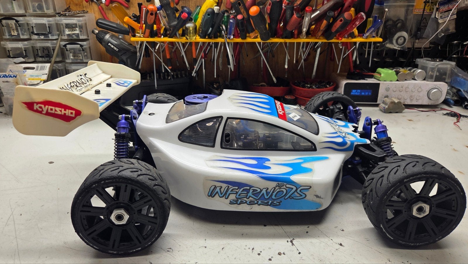 te koop mooie kyocho inferno, Gebruikt, Auto offroad, Ophalen of Verzenden, Schaal 1:8