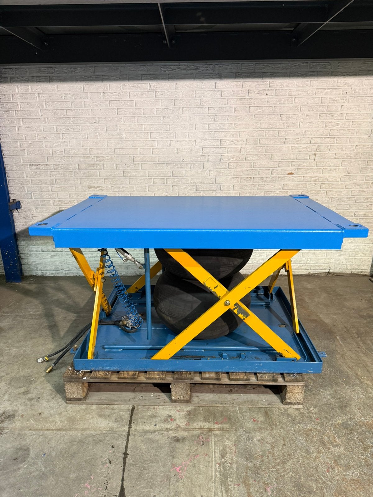Pneumatische schaarlift / heftafel 2000 kg – 2 ton – 8 bar, Auto diversen, Ophalen, Gebruikt, Pneumatisch, Garagekrik