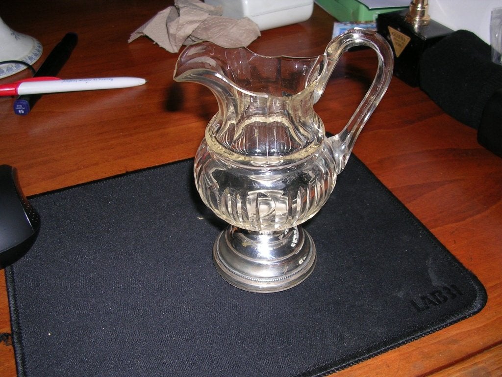 Leuk klein kristallen karaf op zilveren voet., Ophalen of Verzenden