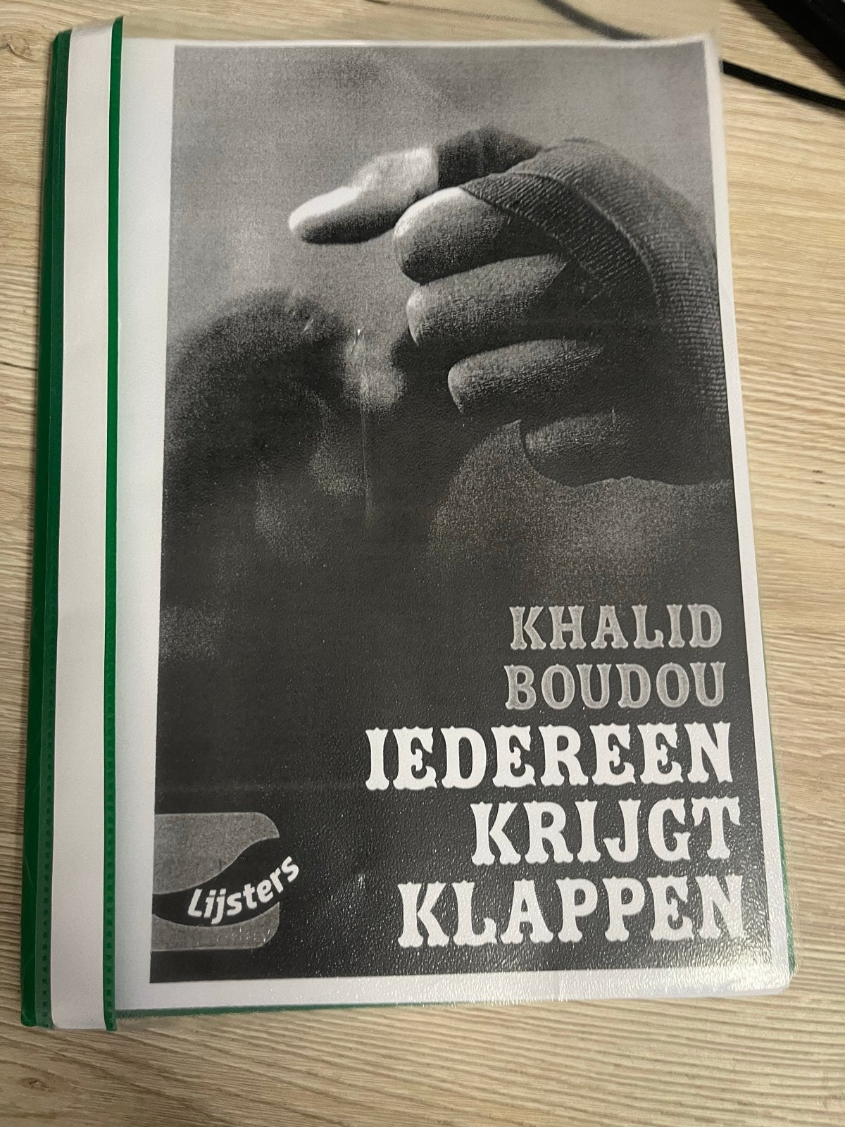 Iedereen Krijgt Klappen - Khalid Boudou (uitgeprinte versie), Boeken, Ophalen of Verzenden, Gelezen, Nederland