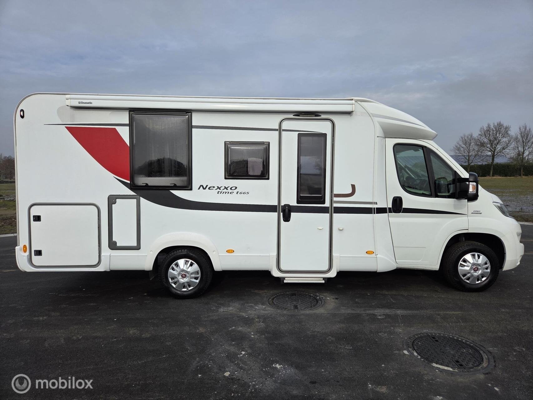 Bürstner Nexxo T665 Queensbed Cruise-131PK-Euro5-Solar, TV, Luifel, 6 tot 7 meter, Bedrijf